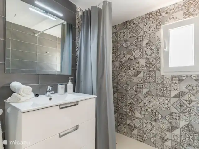 Badkamer 1 op de begane grond